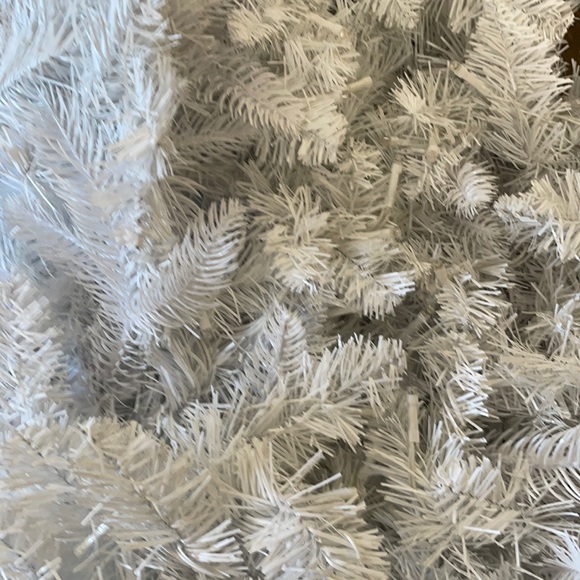 Bethlehem Lights 9’ Prelit Garland - Picture 1 of 3